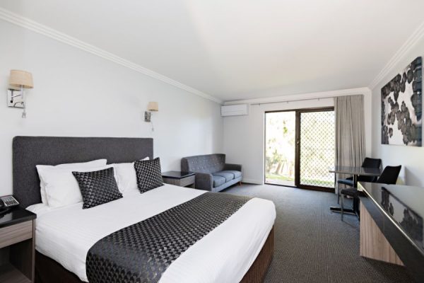 2021_Lincoln-Downs-Resort_rooms-Executive-Queen1-2