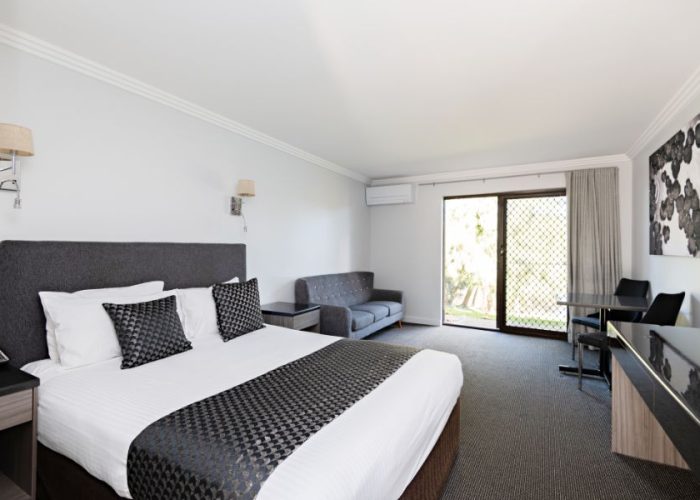 2021_Lincoln-Downs-Resort_rooms-Executive-Queen1-2