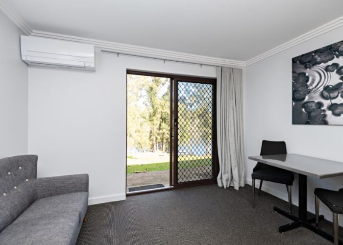 2021_Lincoln-Downs-Resort_rooms-Executive-Queen2-1