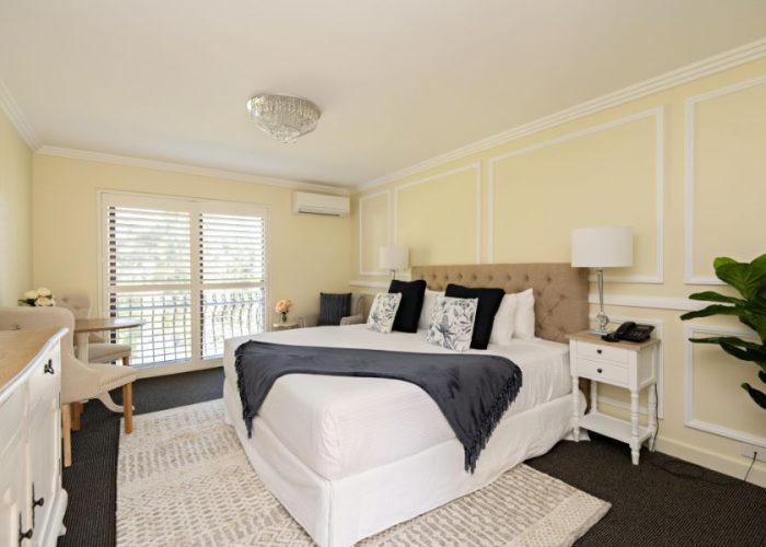 2021_Lincoln-Downs-Resort_rooms-King-Spa-Suite5-2