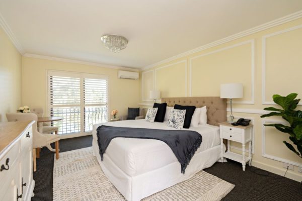 2021_Lincoln-Downs-Resort_rooms-King-Spa-Suite5-2