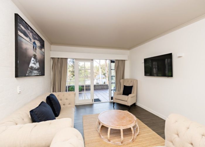 2021_Lincoln-Downs-Resort_rooms-Lakeview-Suite1-1