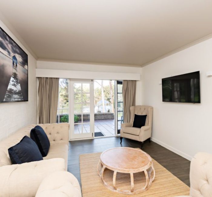 2021_Lincoln-Downs-Resort_rooms-Lakeview-Suite1-1