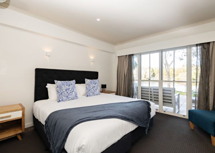 2021_Lincoln-Downs-Resort_rooms-Lakeview-Suite3-2