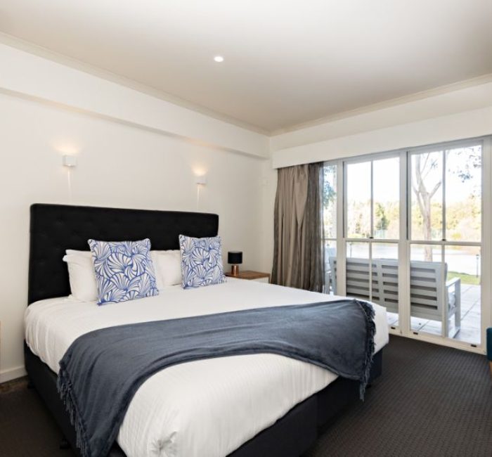 2021_Lincoln-Downs-Resort_rooms-Lakeview-Suite3-2