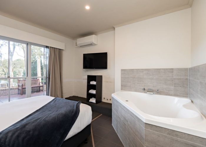2021_Lincoln-Downs-Resort_rooms-Lakeview-Suite4-1