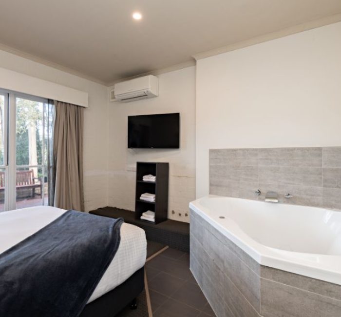 2021_Lincoln-Downs-Resort_rooms-Lakeview-Suite4-1