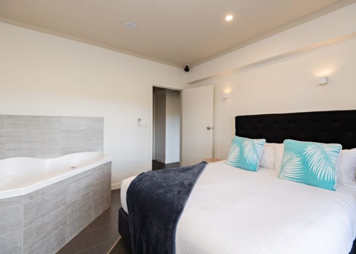 2021_Lincoln-Downs-Resort_rooms-Lakeview-Suite5-1