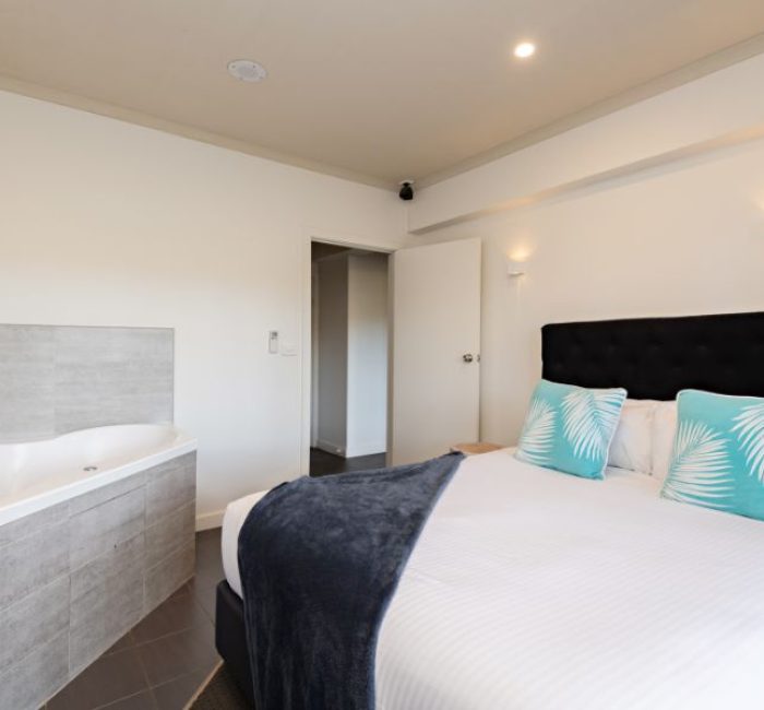 2021_Lincoln-Downs-Resort_rooms-Lakeview-Suite5-1