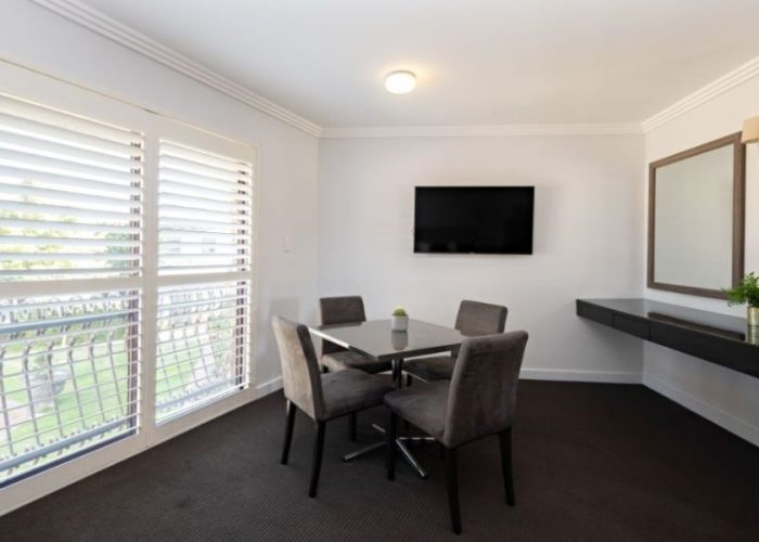 Lincoln-Downs-2-BR-Fam-Suite-1