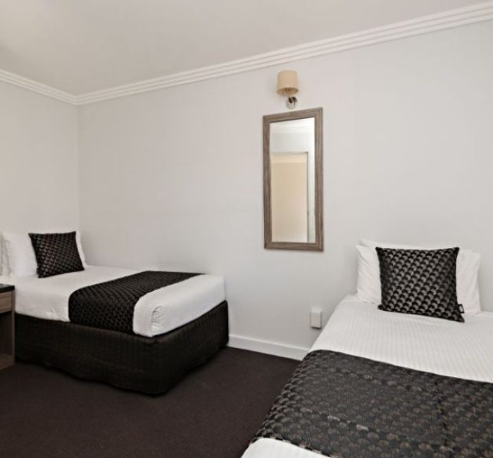 Lincoln-Downs-2-BR-Fam-Suite-3